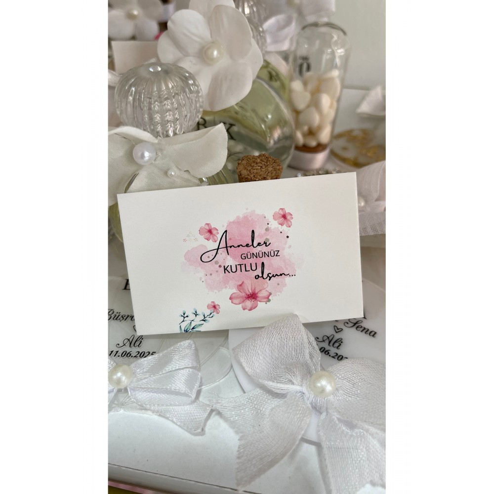 Anneler Günü Hediye Kartı 5x8 cm 50 Adet – Çiçek, Hediye Paketi ve Butik İçin Mesaj Kartı